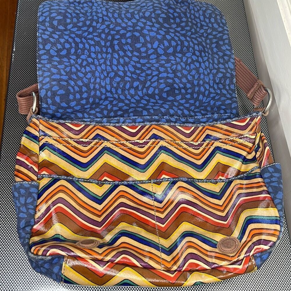 Fossil Key-Per Multi Color Chevron Messenger Bag - Picture 9 of 10